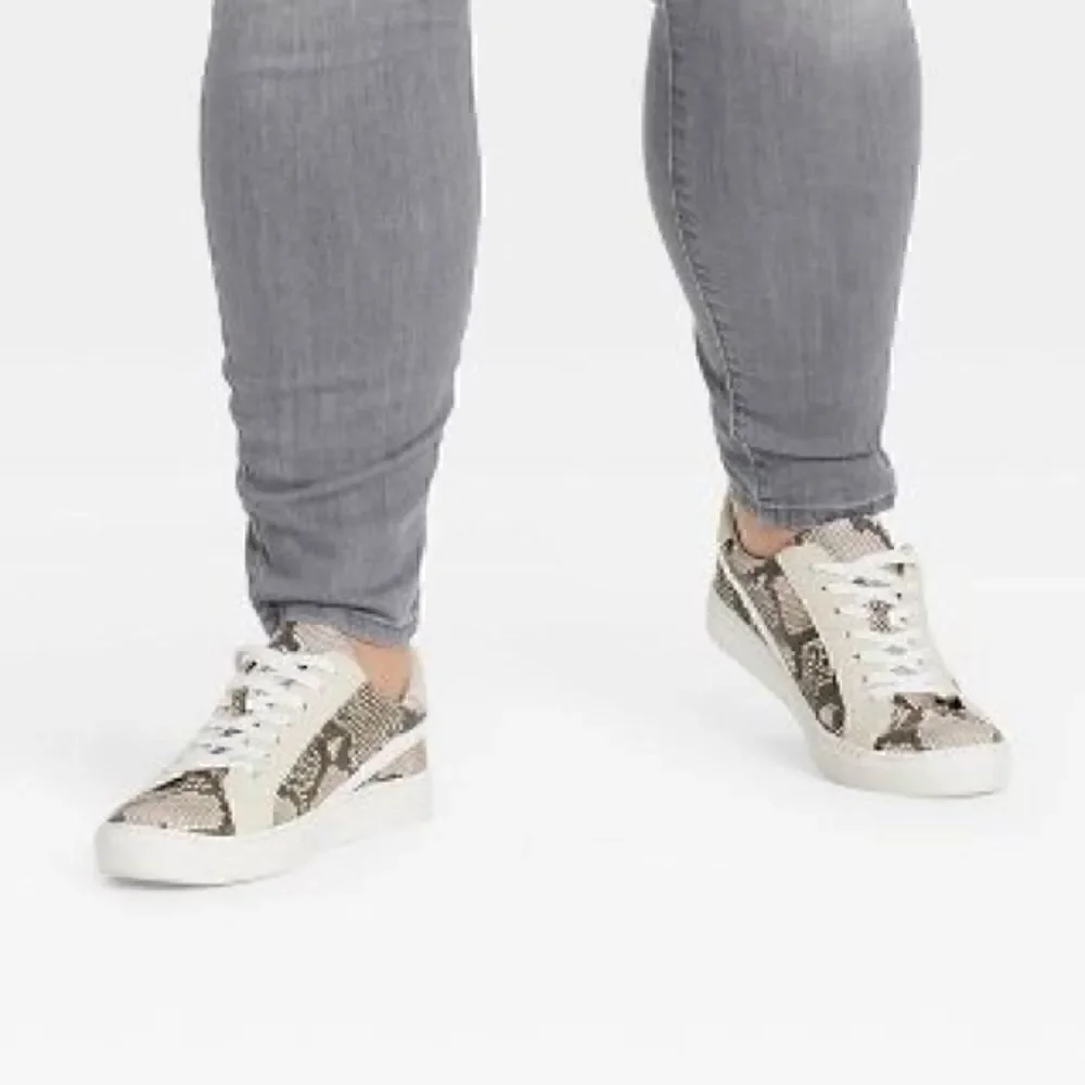 Women's Brittin Sneakers - Universal Thread